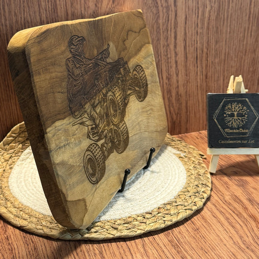 Planche en teck gravée laser – Quad / Porte-clés mural