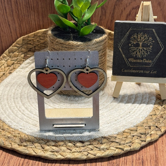 Boucles d’oreilles en bois découpé laser – Cœur bicolore (insert rouge)