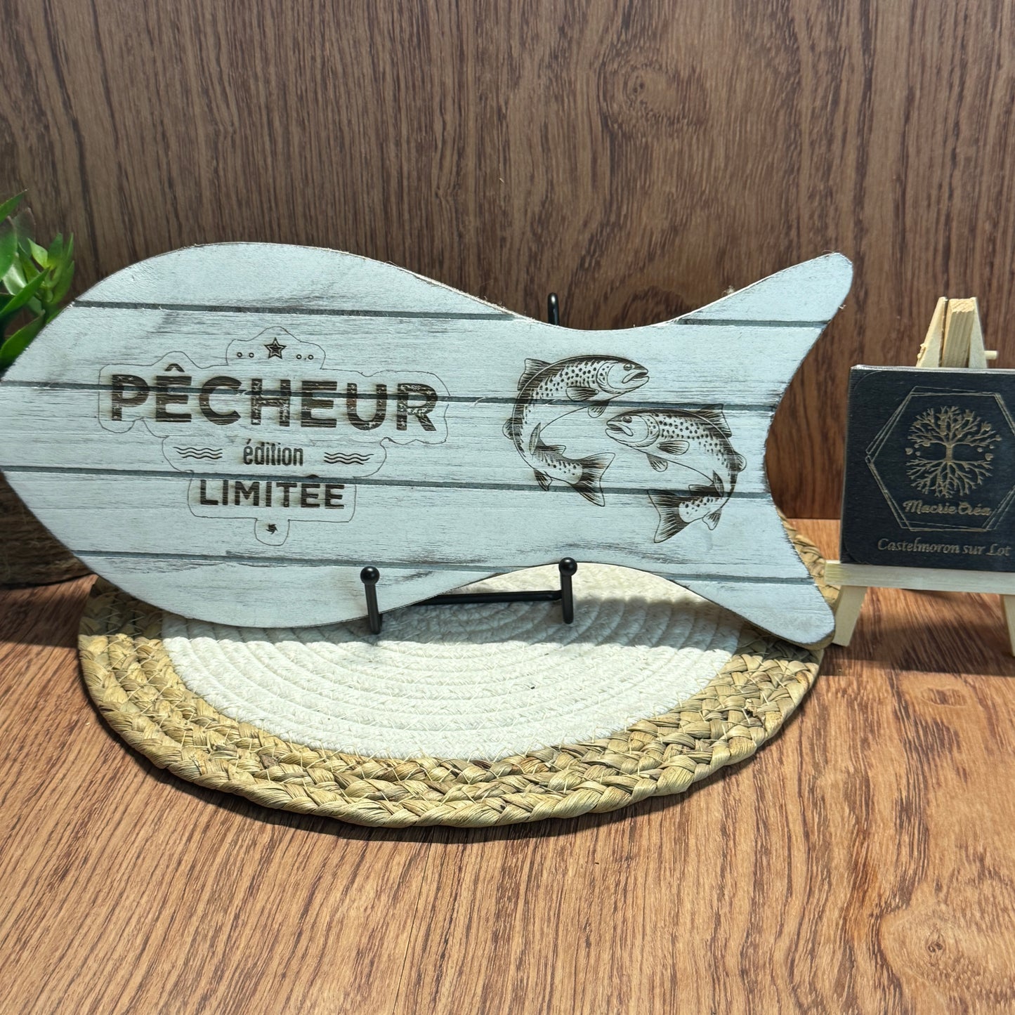 Planche décorative poisson gravée "Pêcheur Édition Limitée"