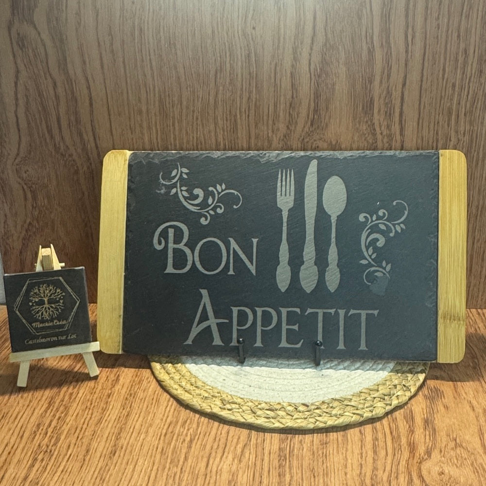 Plateau ardoise et bambou gravé – Bon Appétit