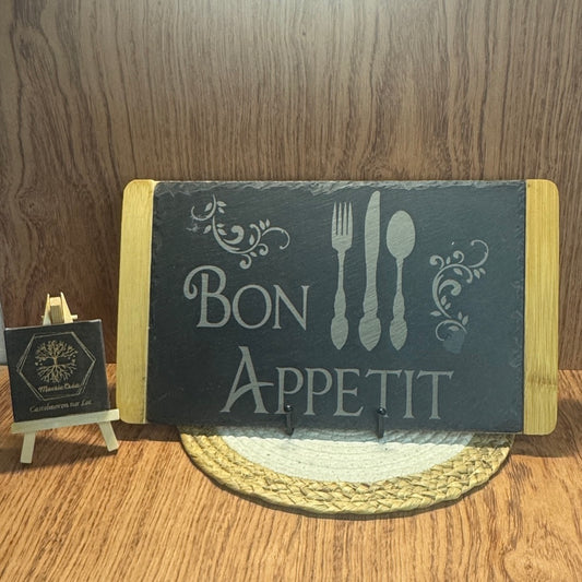 Plateau ardoise et bambou gravé – Bon Appétit