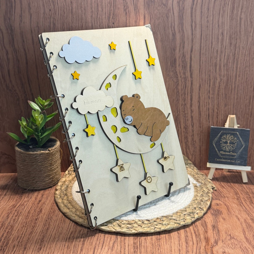 Album de naissance personnalisé en bois – Ourson sur la lune