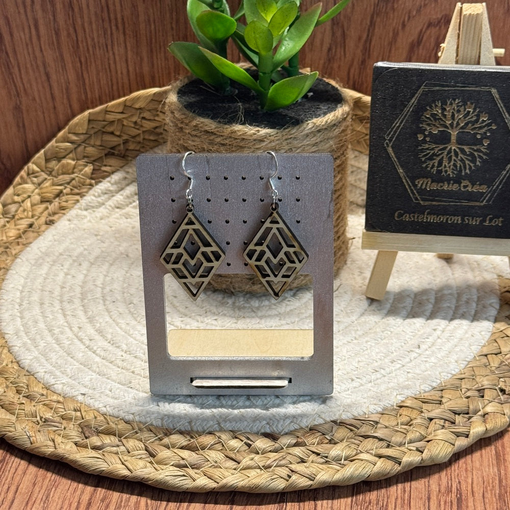Boucles d’oreilles en bois découpé laser – Losange géométrique ajourné