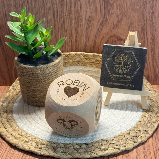 Cube Naissance en Bois Gravé – 5 Faces Personnalisées