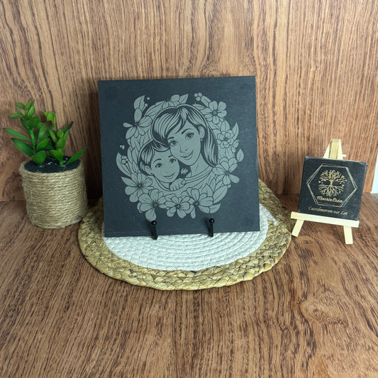 Ardoise 20x20 gravée – Portrait Maman et Enfant