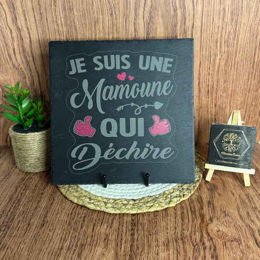 Ardoise 25x25 gravée et peinte – Mamoune qui Déchire