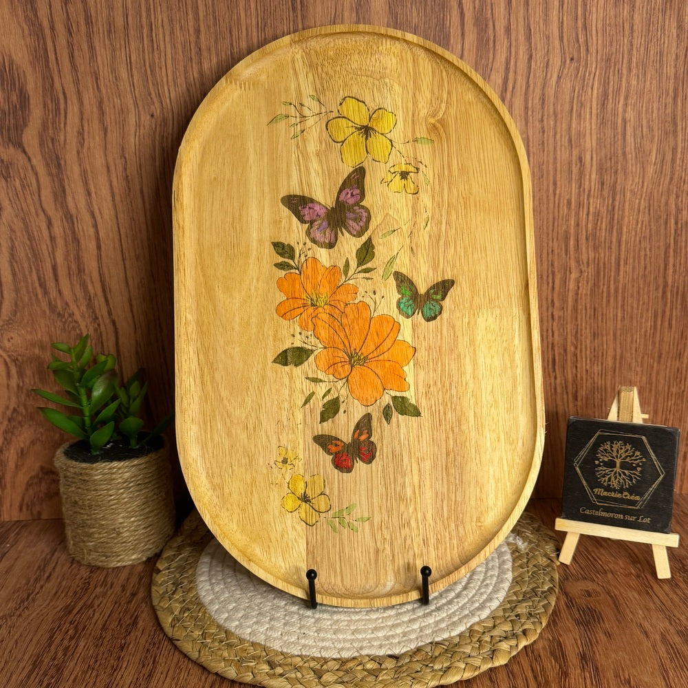 Plateau Décoratif en Bois Gravé – Fleurs & Papillons