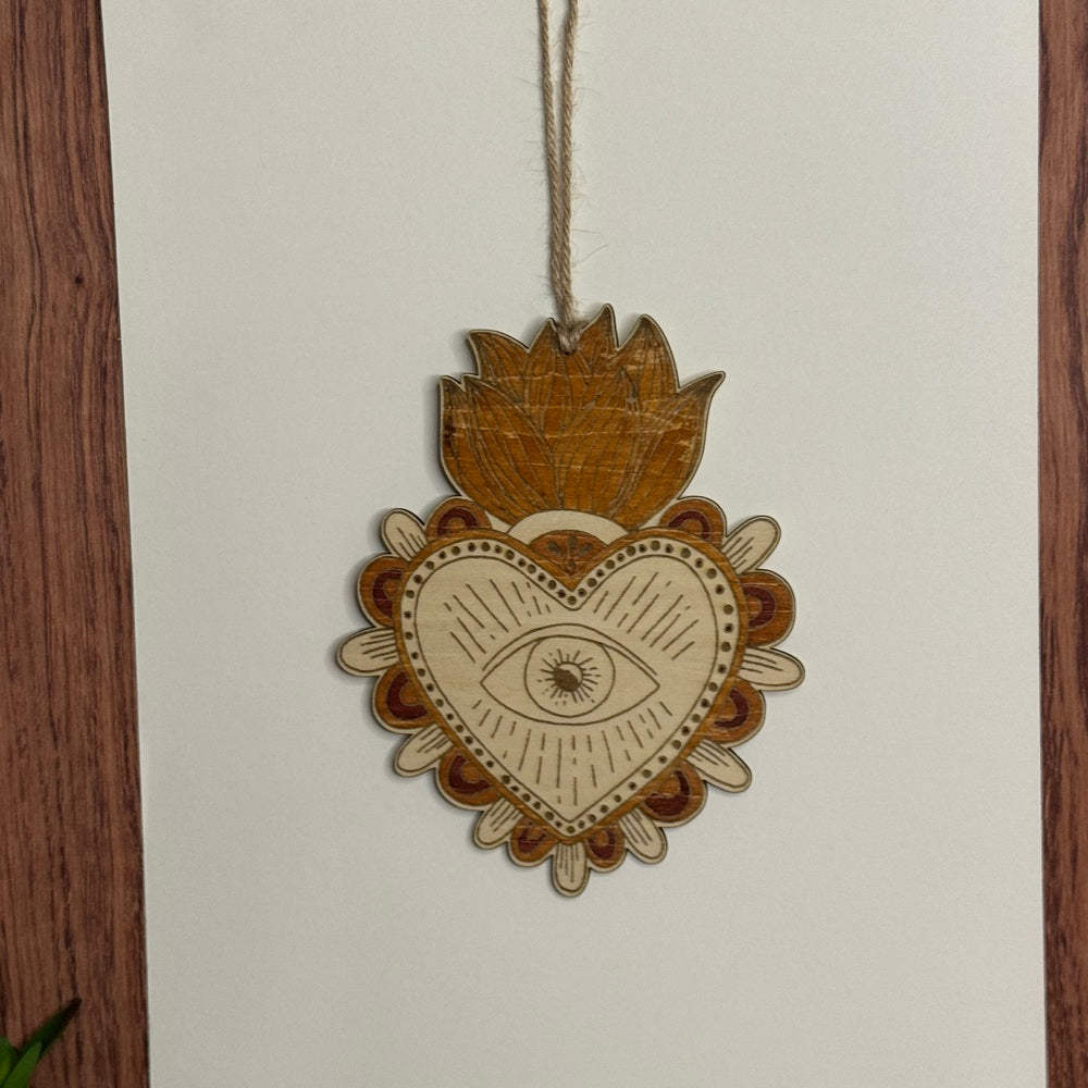 Ex-Voto Cœur Sacré en Bois de Tilleul Gravé – Nature