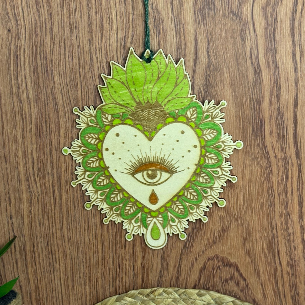 Ex-Voto Cœur Sacré en Bois Gravé – Vert