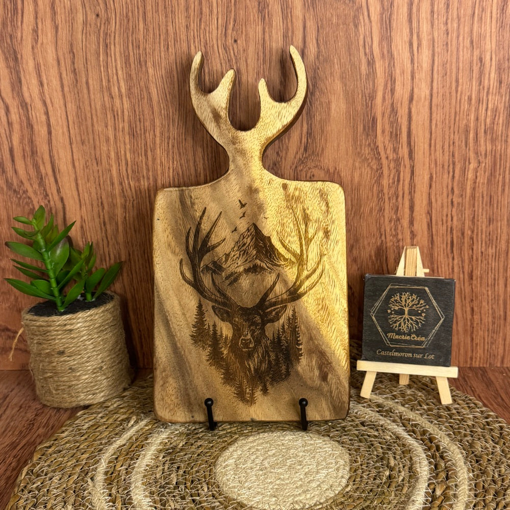 Planche en acacia – Cerf gravé laser, manche bois de cerf