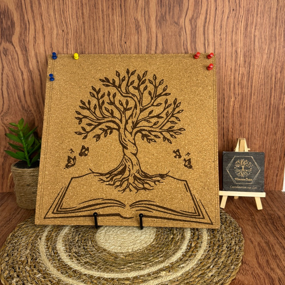Tableau liège gravé laser – Arbre de Vie sur livre ouvert – Carré 30x30 cm