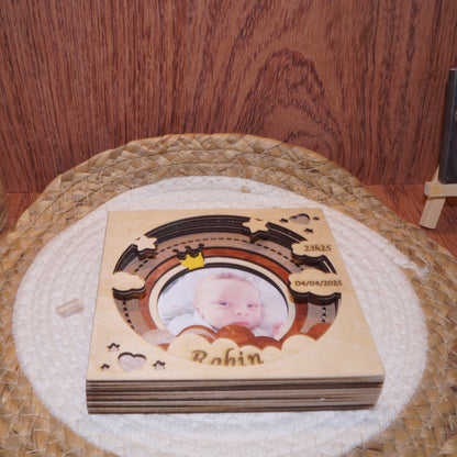 Cadre photo de naissance 3D en bois – Arc-en-ciel & couronne personnalisé