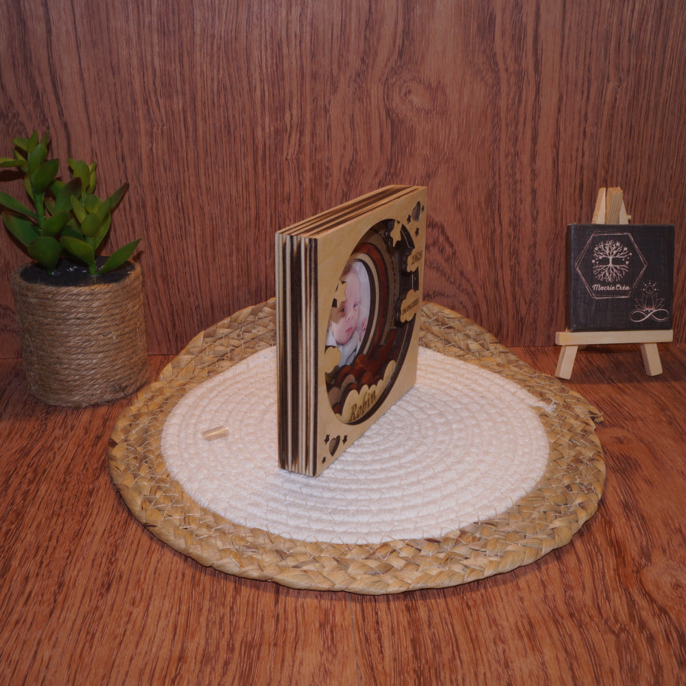Cadre photo de naissance 3D en bois – Arc-en-ciel & couronne personnalisé