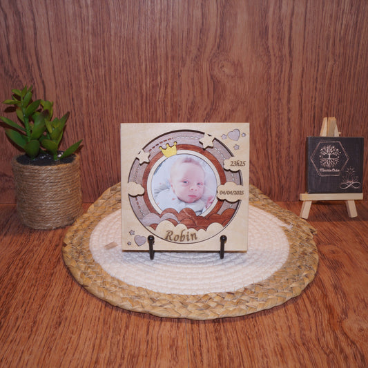 Cadre photo de naissance 3D en bois – Arc-en-ciel & couronne personnalisé